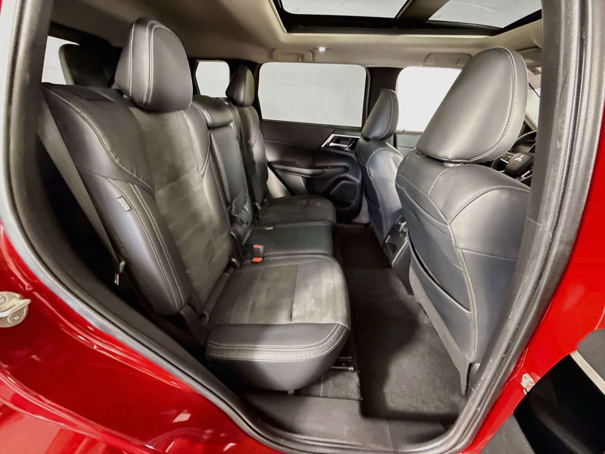 Used 2023 Red Diamond Mitsubishi SE image 29