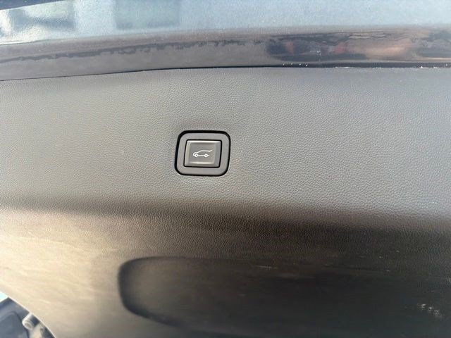 Used 2019 Graphite Metallic Chevrolet LT Leather image 18