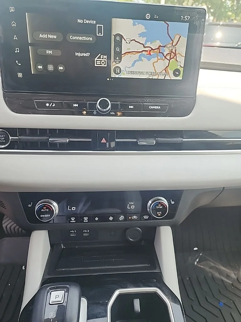 Used 2025 White Mitsubishi SE image 6