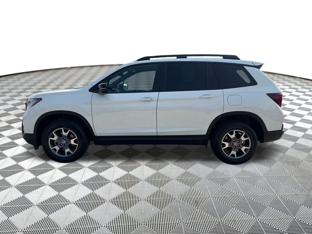 Certified Used 2022 Platinum White Pearl Honda AWD TRAILSPORT image 2