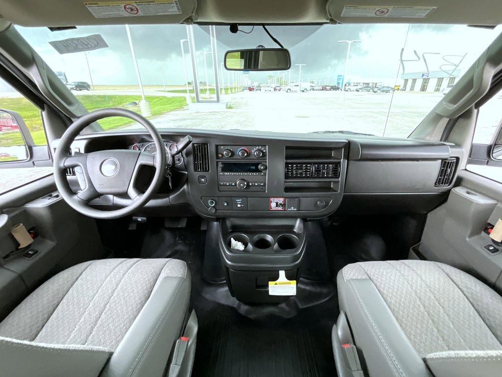 New 2026 Summit White Chevrolet 1WT image 13