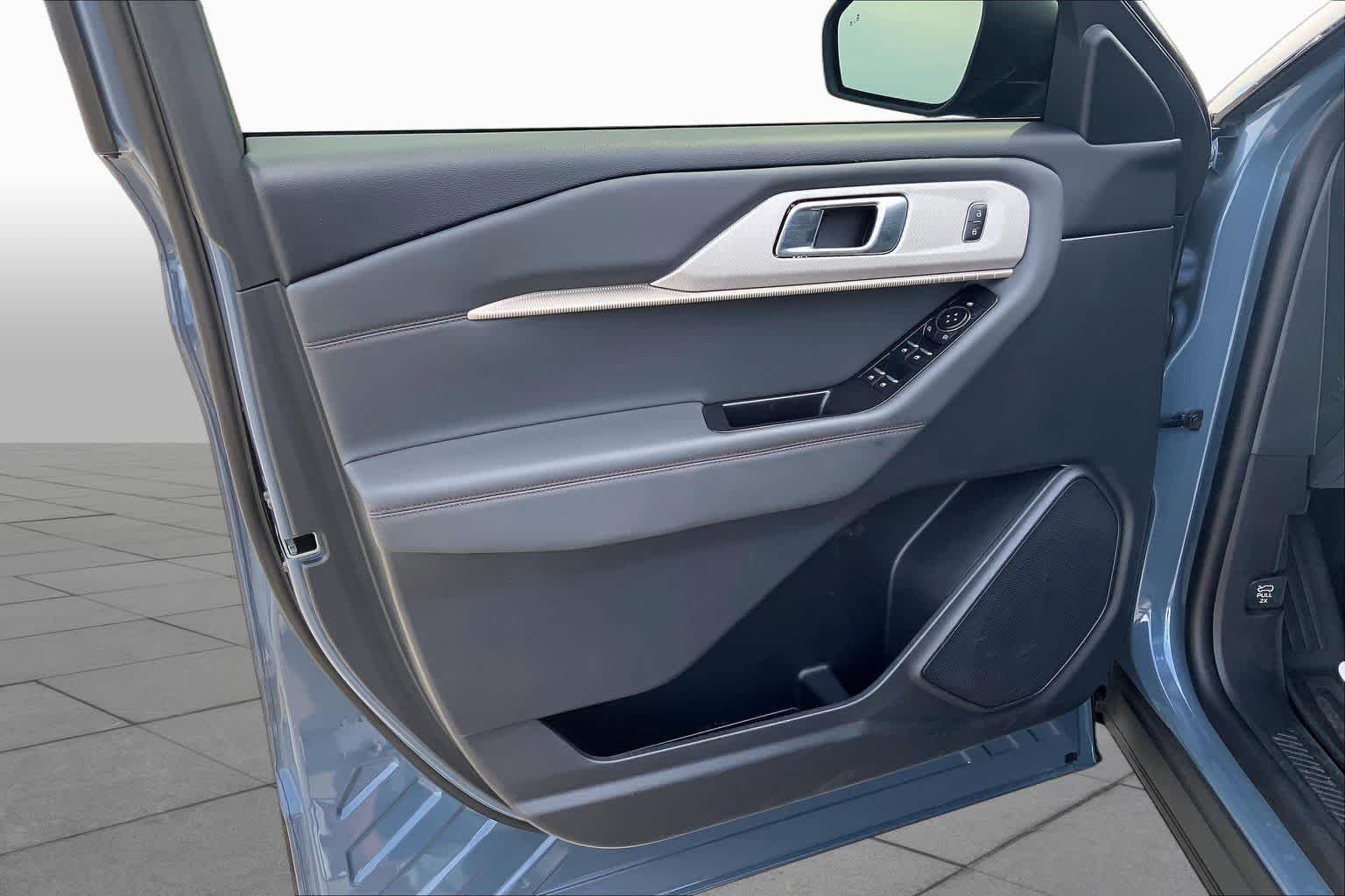 Used 2025 Vapor Blue Ford Active image 22