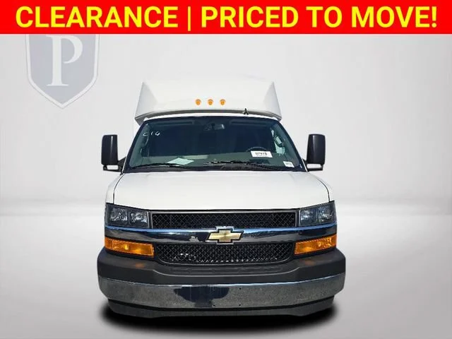 New 2025 Summit White Chevrolet 1WT image 13