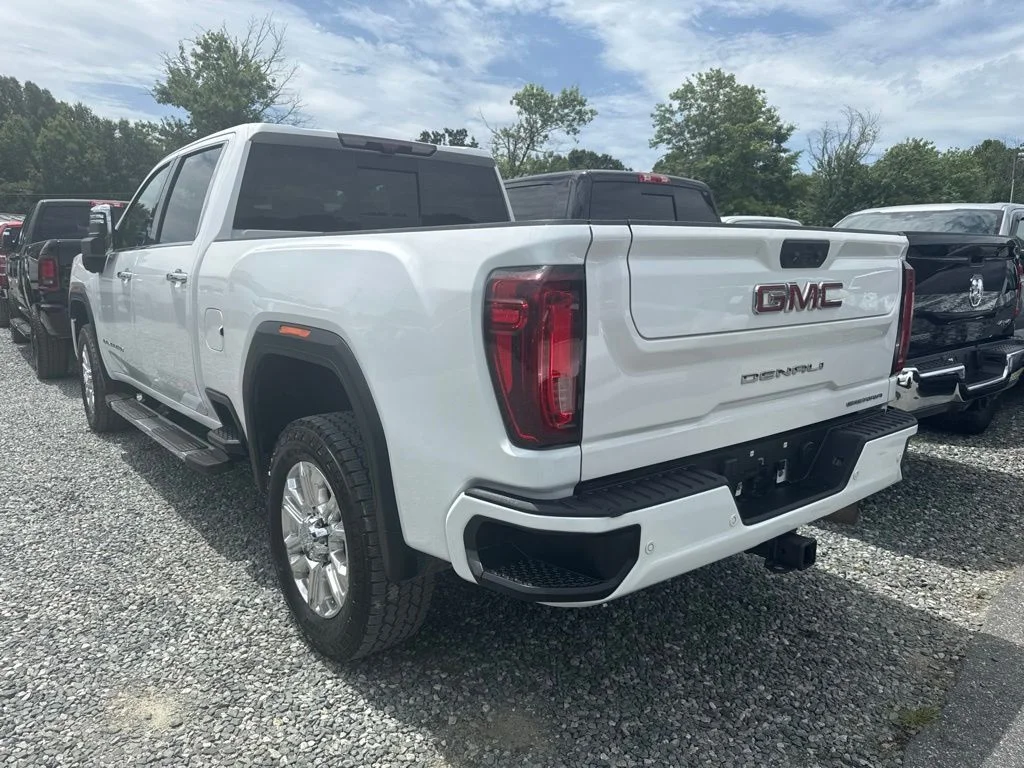 Used 2021 White GMC Denali image 5