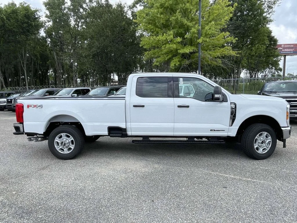 New 2026 Oxford White Ford XLT image 2