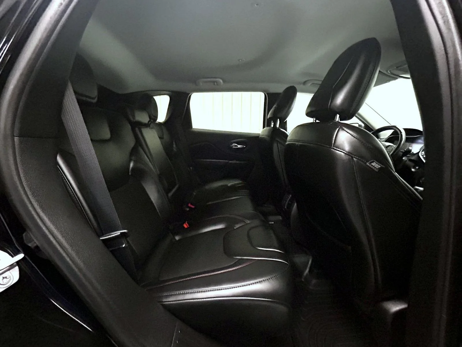 Used 2019 Black Jeep Trailhawk image 18