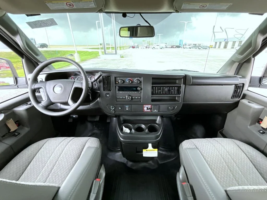 New 2026 Summit White Chevrolet 1WT image 13