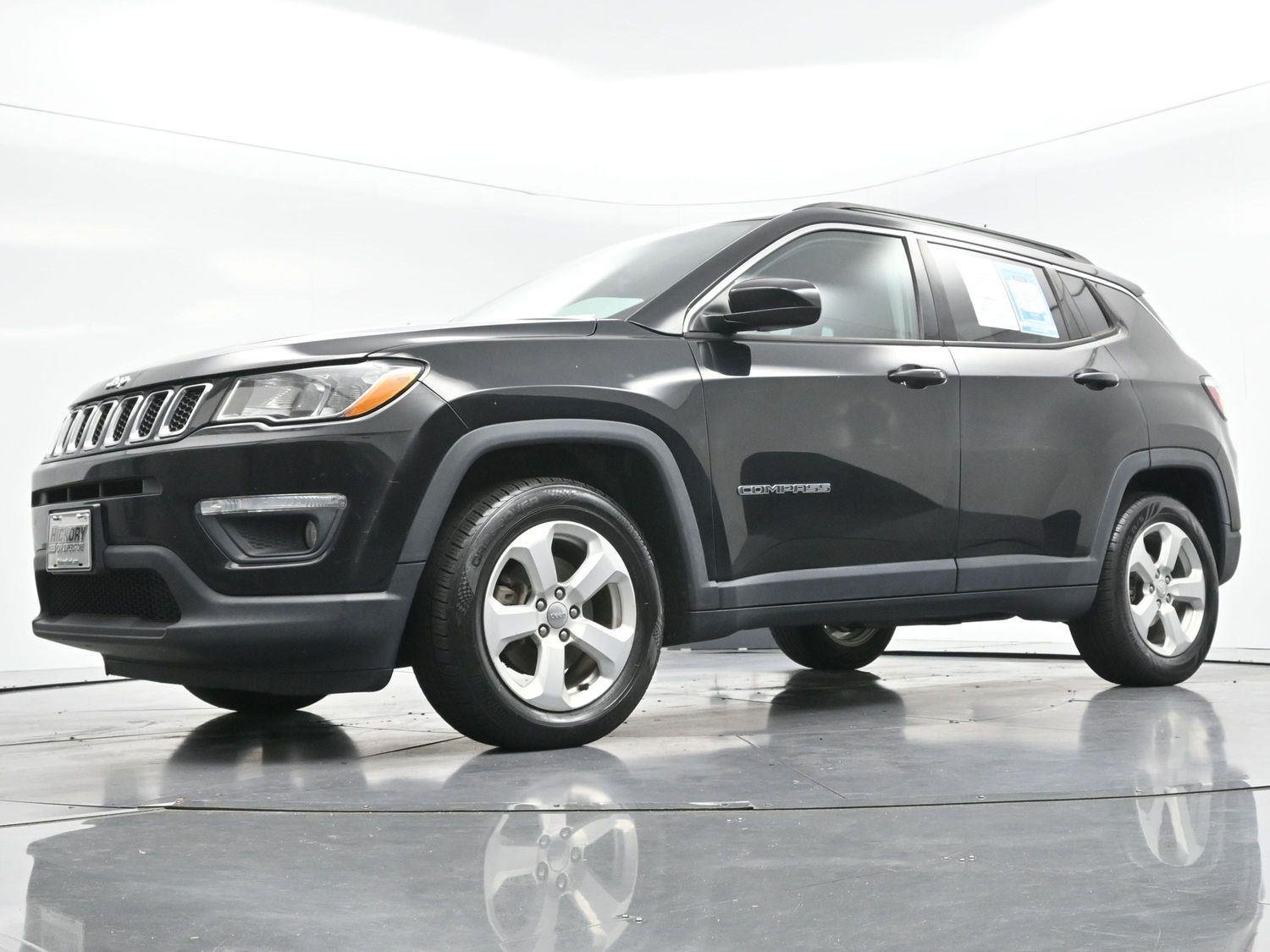Used 2018 Diamond Black Crystal Pearlcoat Jeep Latitude image 43