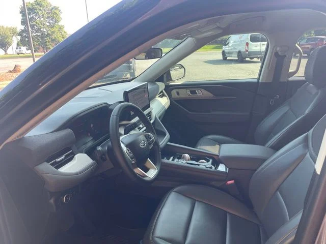 Used 2025 Gray Ford Active image 10
