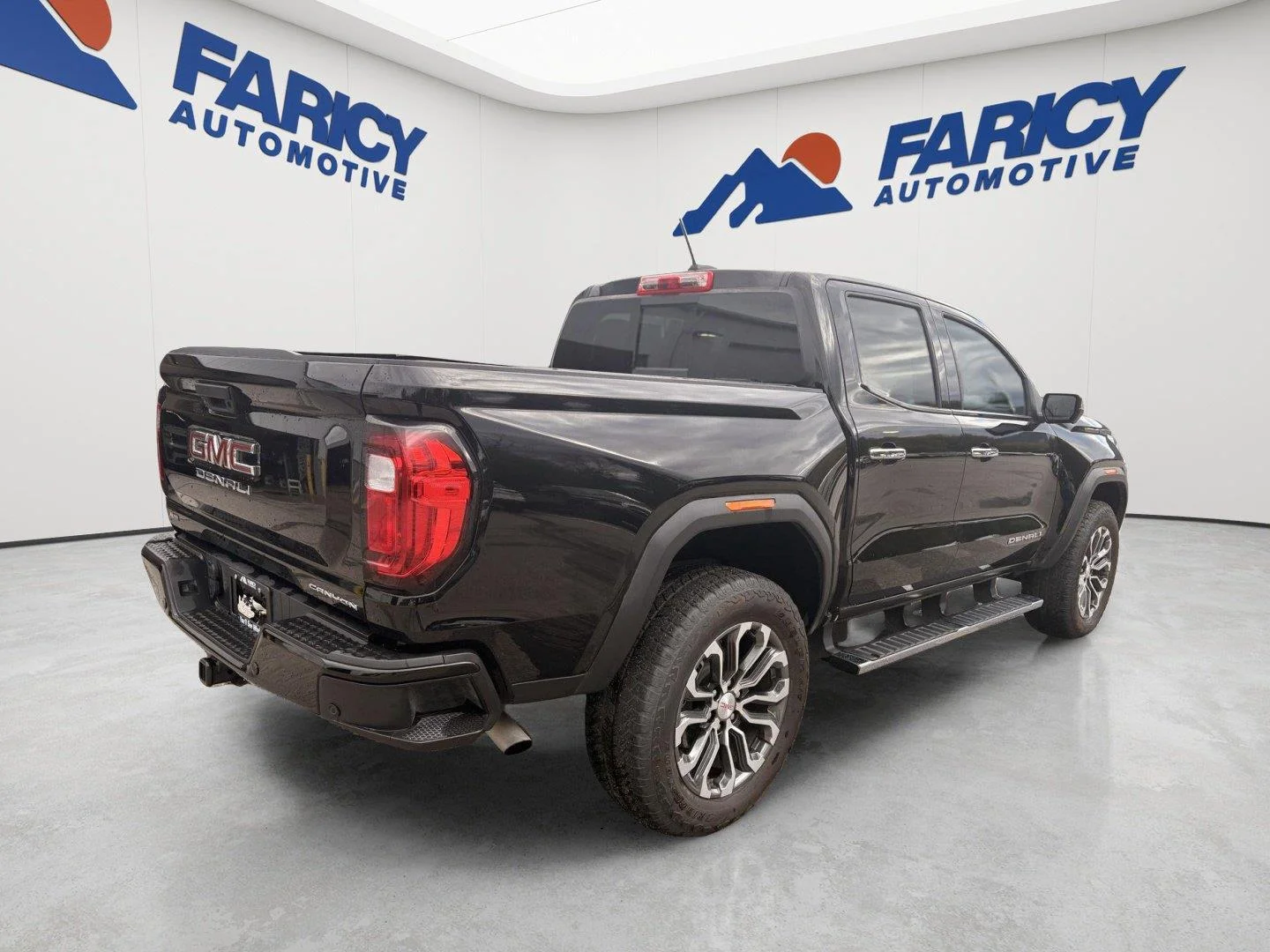 Used 2025 Onyx Black GMC Denali image 5