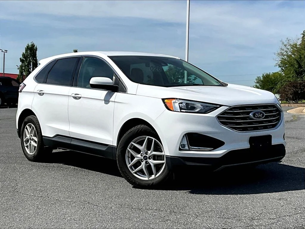 Used 2021 White Ford SEL image 1