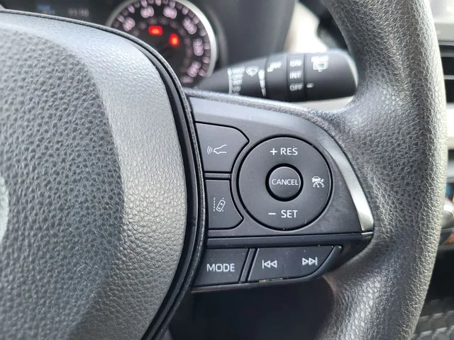 Used 2022 White Toyota XLE image 19