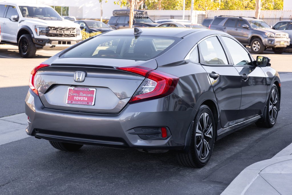 Used 2018 Polished Metal Metallic Honda EX-T image 5