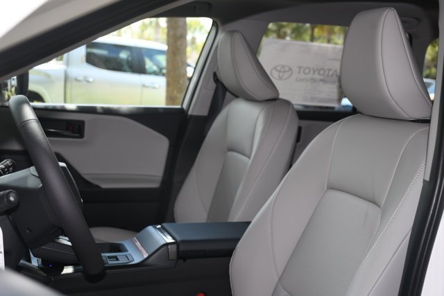 New 2026 Ice Cap Toyota XLE Premium image 7