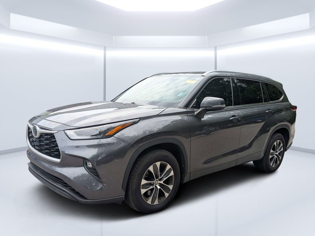Used 2022 Gray Toyota XLE image 8