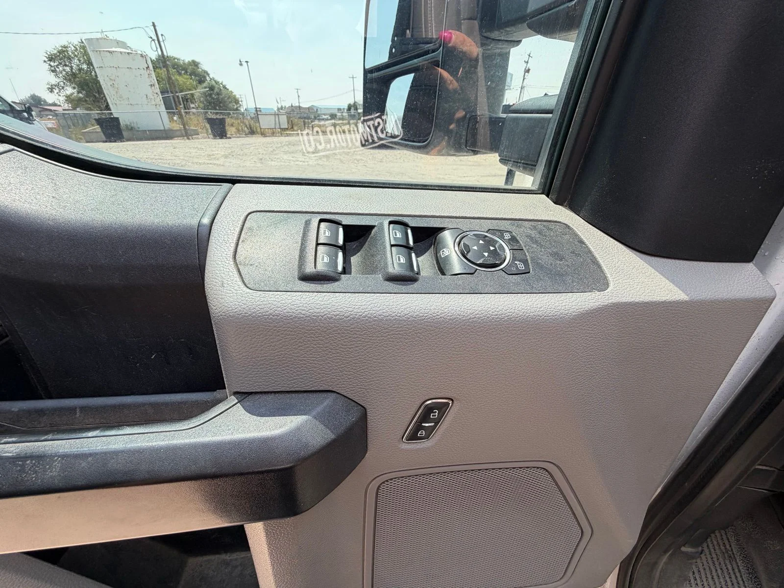 Used 2019 White Ford XL image 9