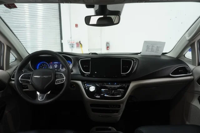Used 2022 GREY Chrysler Touring L image 22