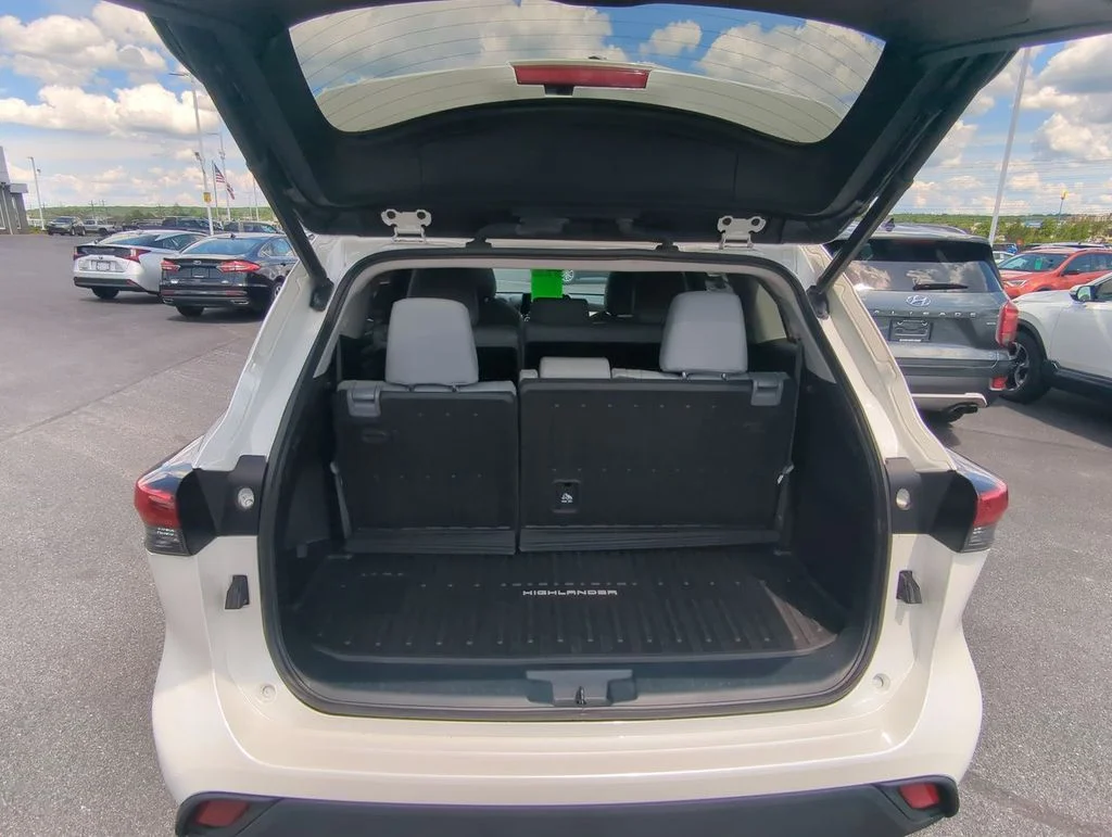 Used 2021 White Toyota XLE image 31