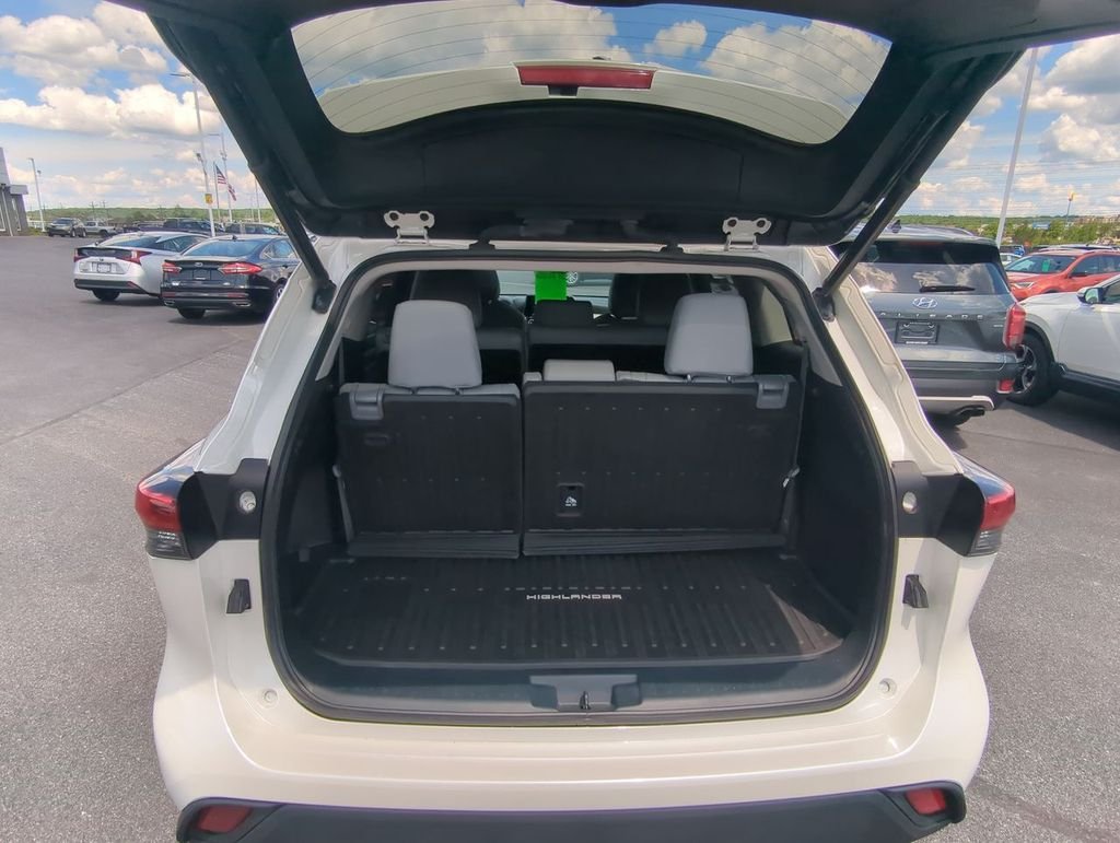 Used 2021 White Toyota XLE image 31
