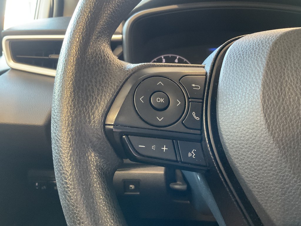 Used 2025 White Toyota LE image 17