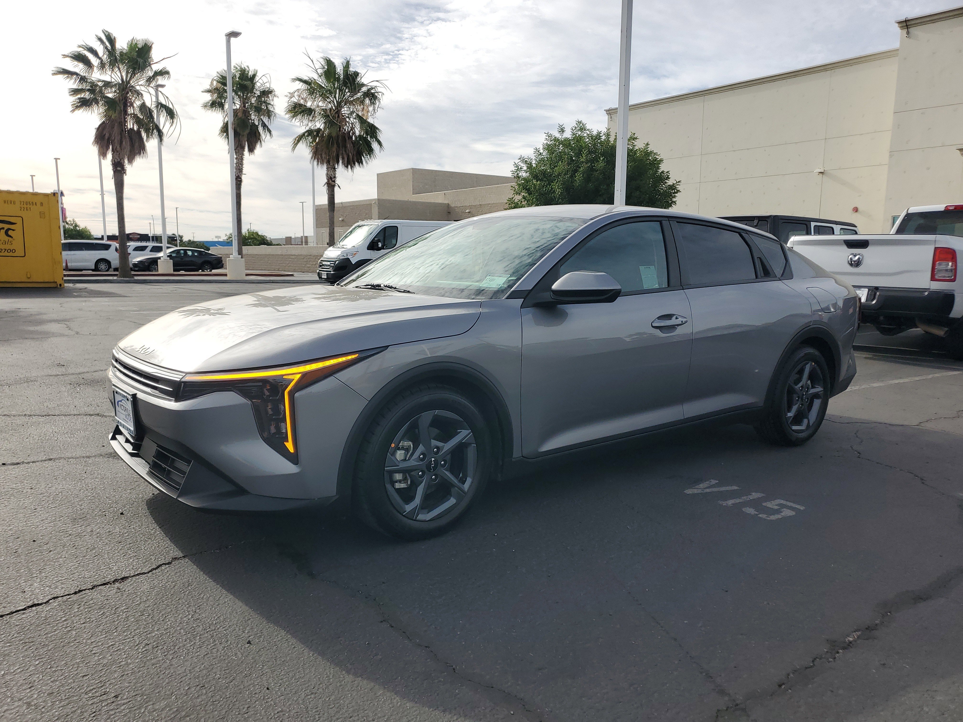 Used 2025 Gray Kia LXS image 7