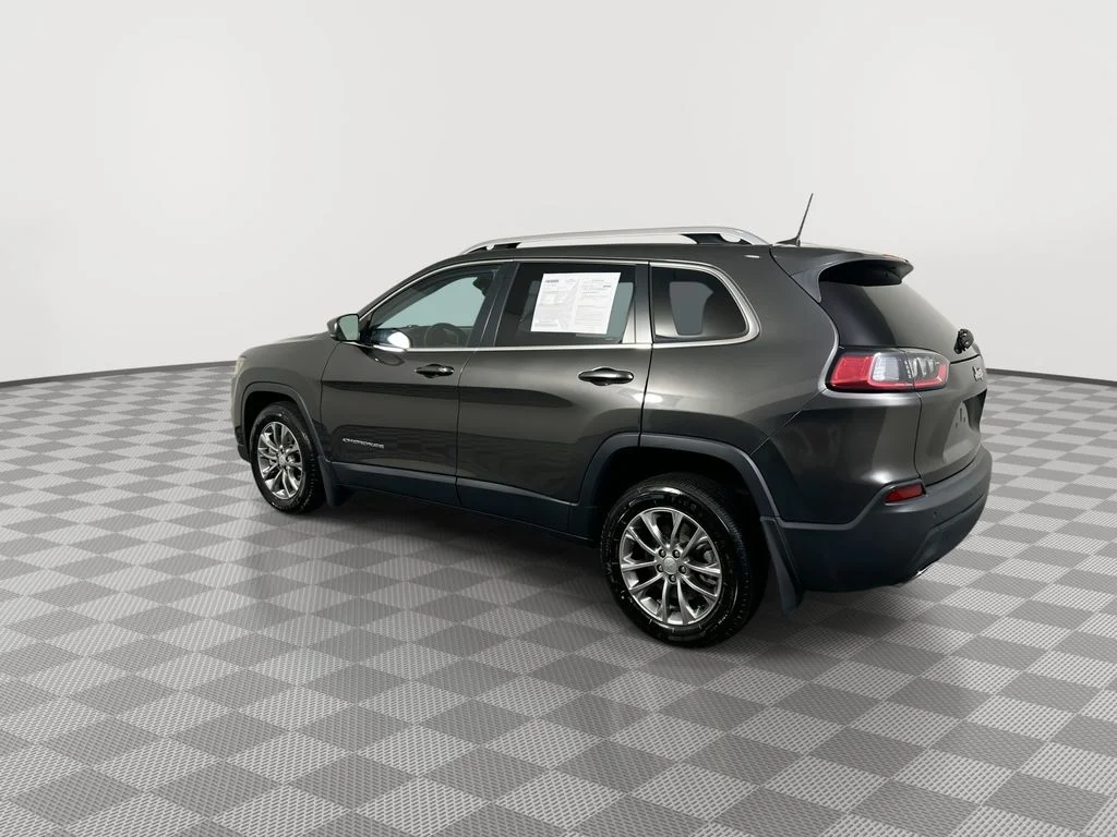 Used 2021 Gray Jeep Latitude Lux image 6