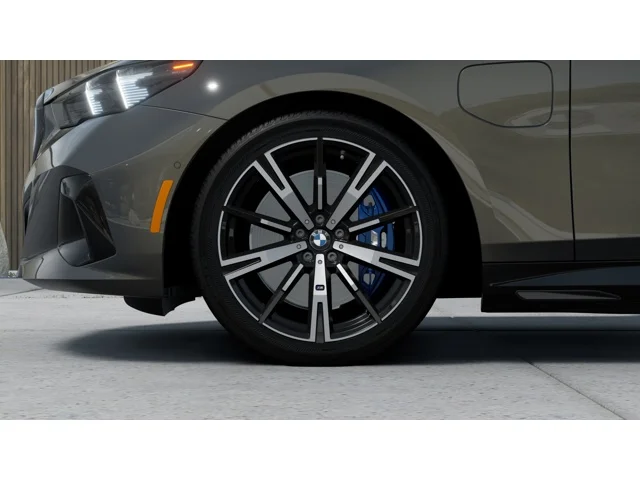 New 2027 Dravit Grey Metallic BMW 550e xDrive image 7