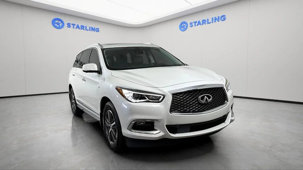 Used 2019 White INFINITI LUXE image 15