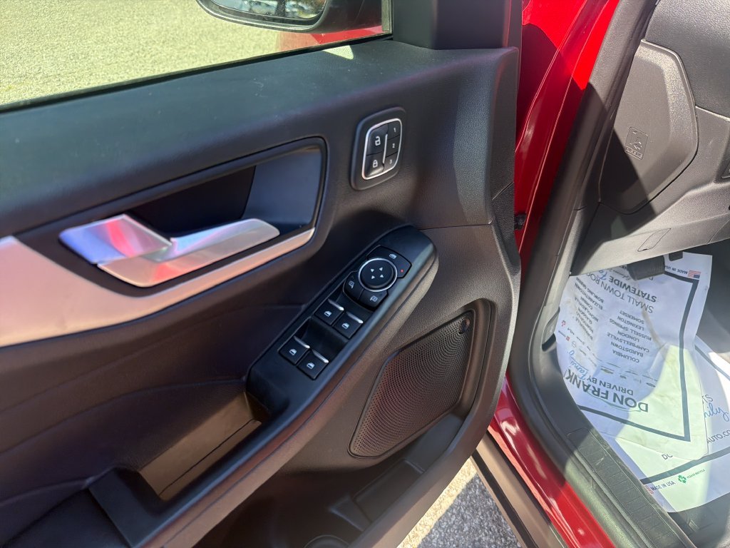 Used 2022 Red Ford SEL image 11