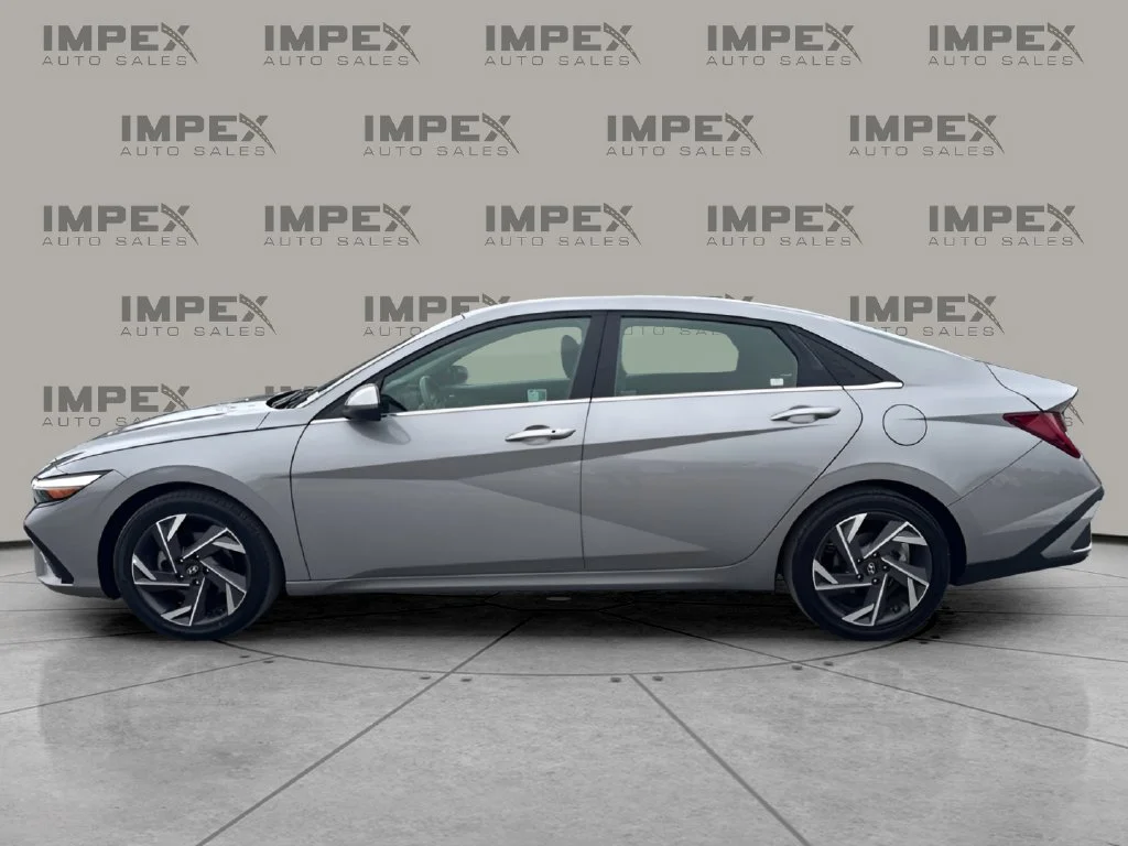 Used 2025 Silver Hyundai SEL Convenience image 2
