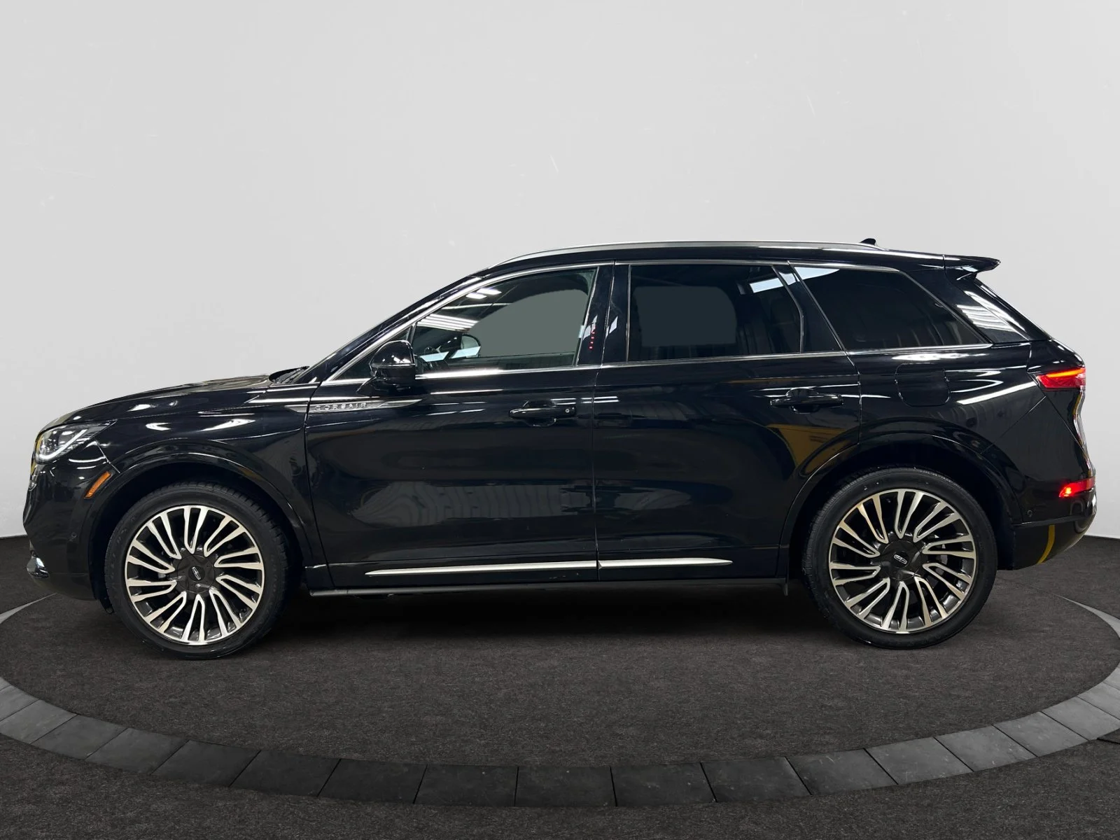 Used 2021 BLACK Lincoln RESERVE AWD image 2