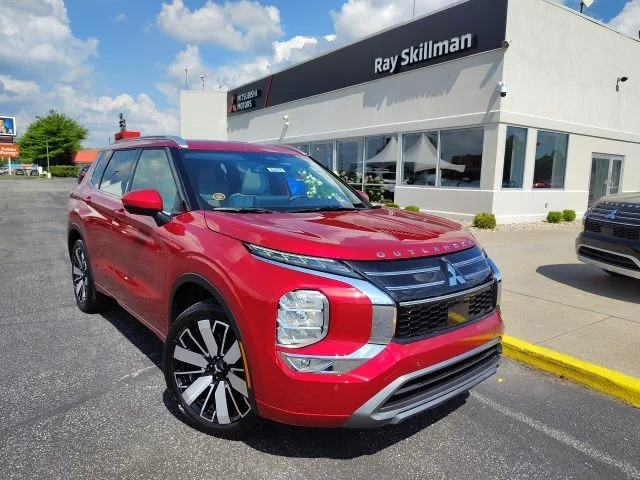 2025 Mitsubishi Outlander SEL 2WD's photo