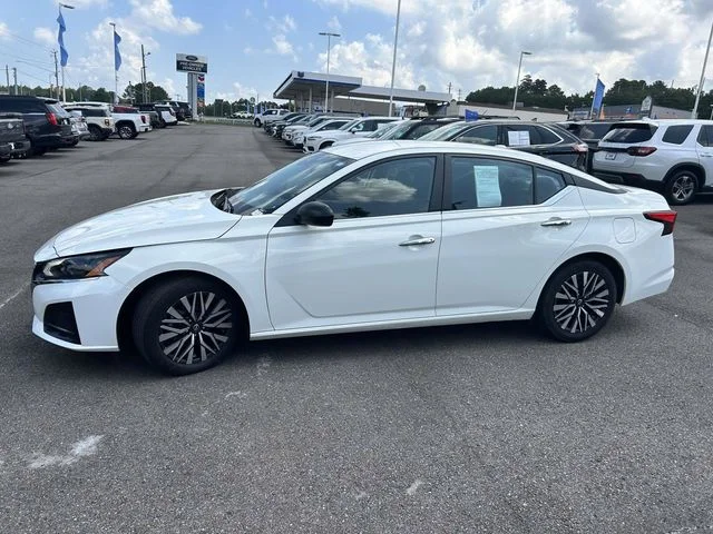 Certified Used 2025 Glacier White Nissan 2.5 SV image 6