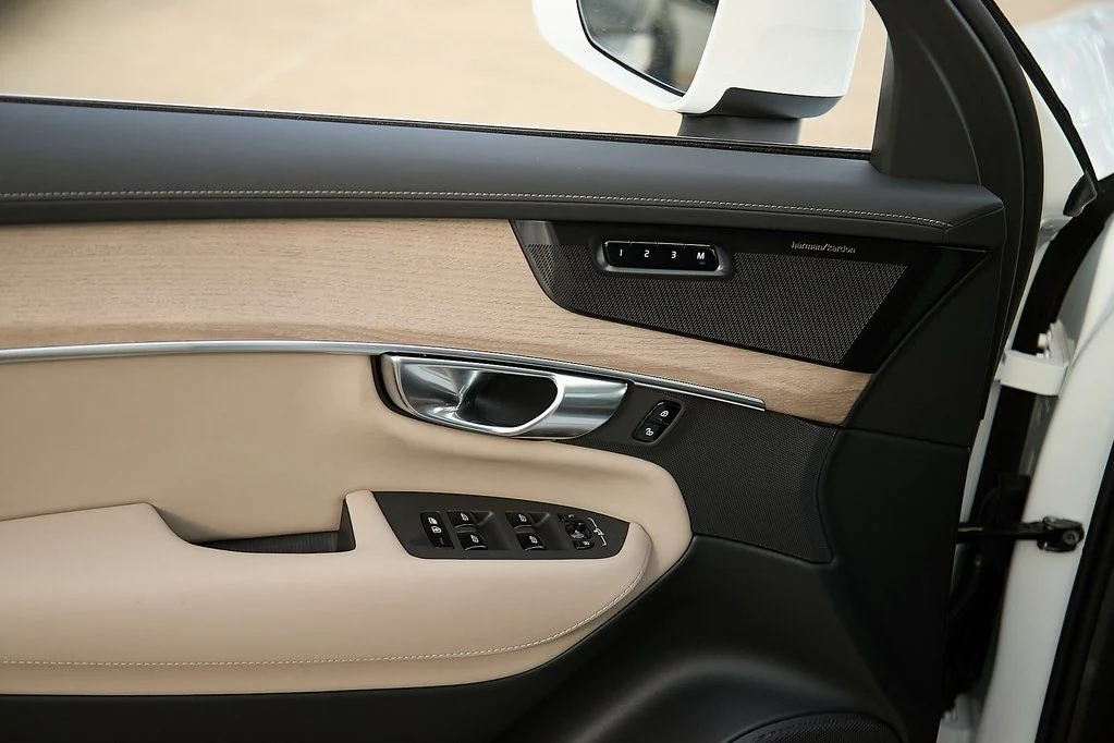 2026 Volvo XC90 Plus - Photo 11