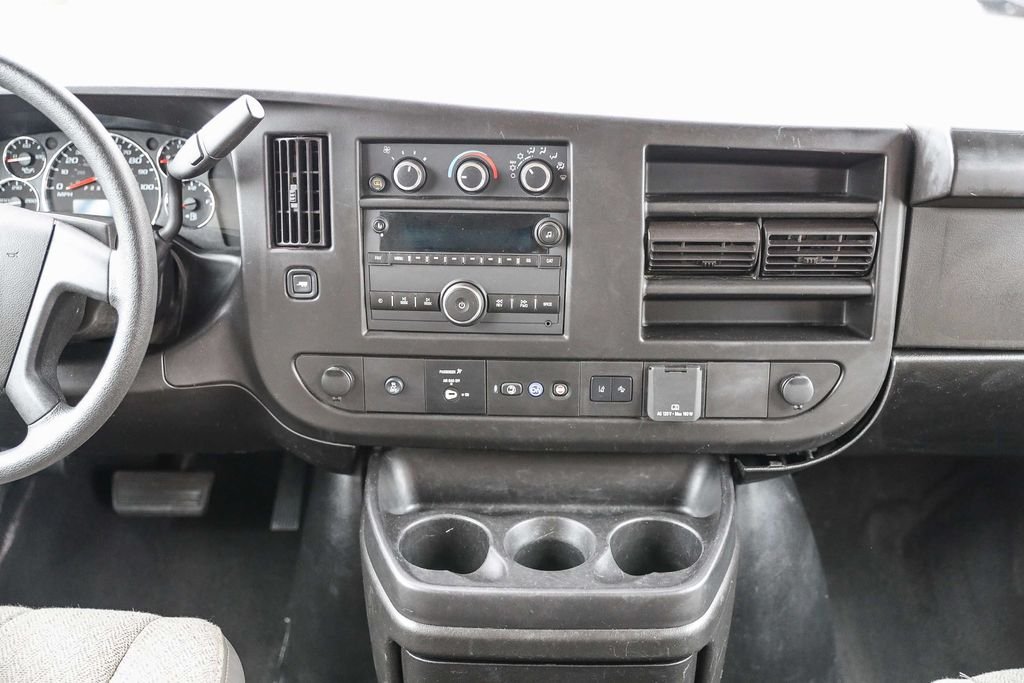 2024 Chevrolet Express Passenger LT - Photo 15