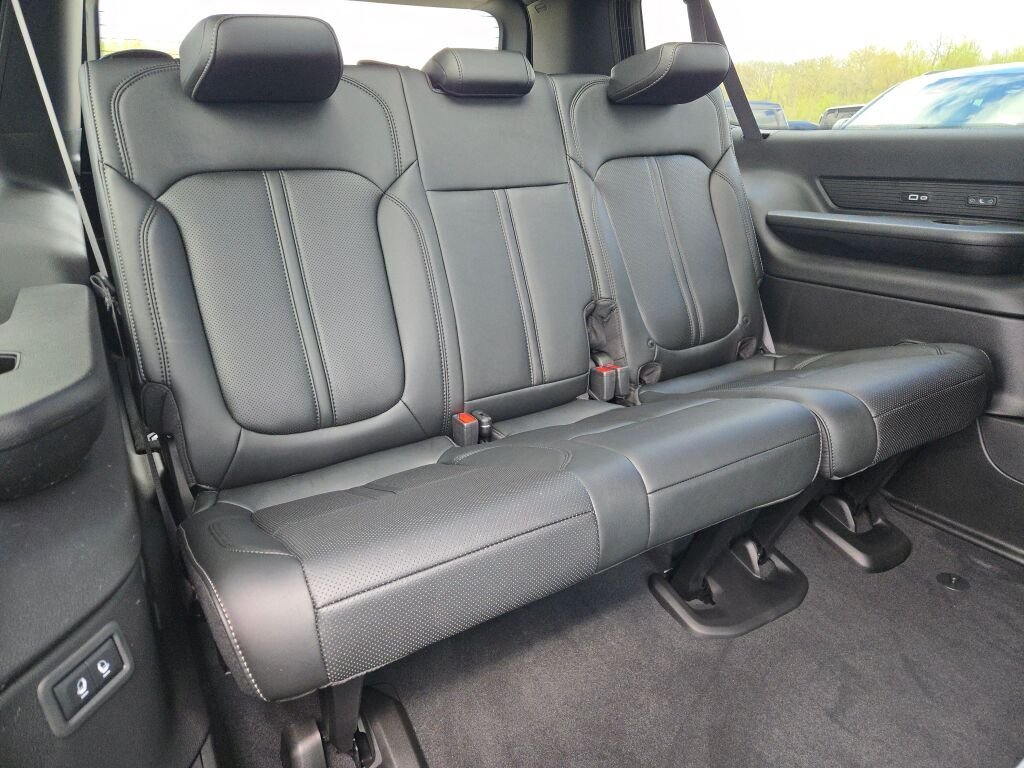 New 2026 High Gloss Black Exterior Paint Jeep Limited Reserve image 11