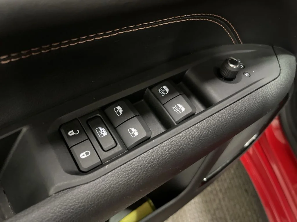 Used 2022 Red Jeep High Altitude image 4