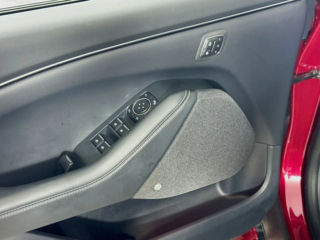 Used 2025 Molten Magenta Metallic Tinted Clearcoat Ford Premium image 22