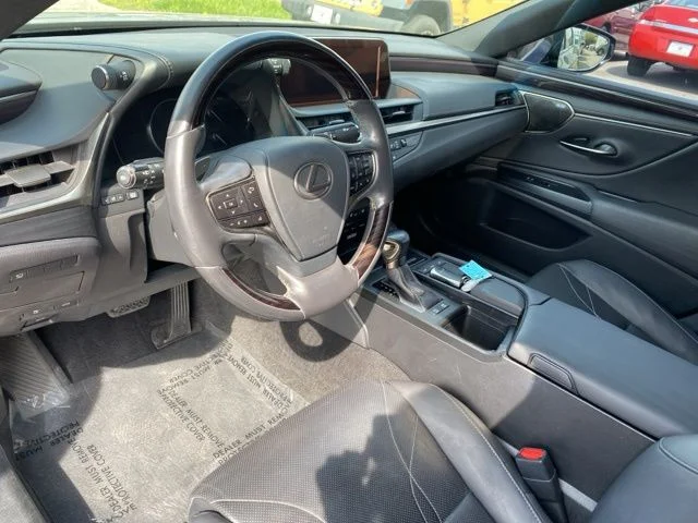 Used 2021 Black Lexus 300h Luxury image 8