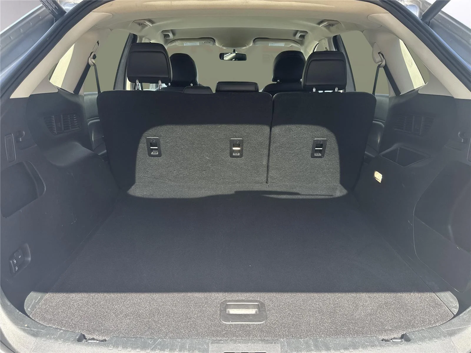 Used 2018 Ingot Silver Ford SEL image 32
