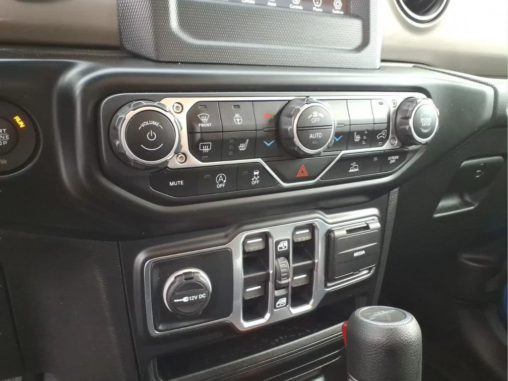 Used 2021 Blue Jeep Sport image 26