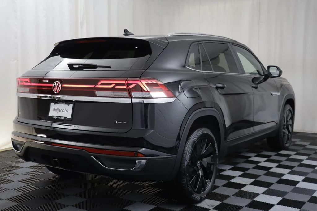New 2026 Deep Black Volkswagen SE w/Technology image 16