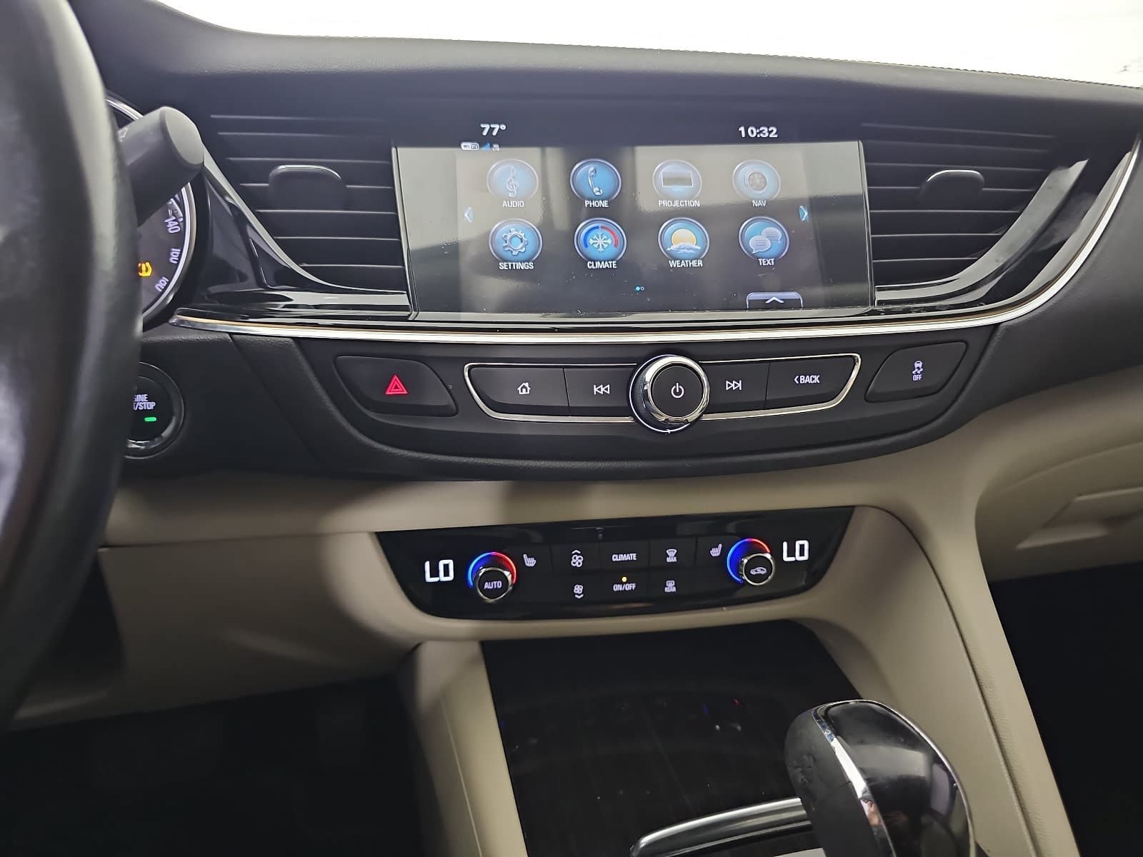Used 2018 White Buick Essence image 17