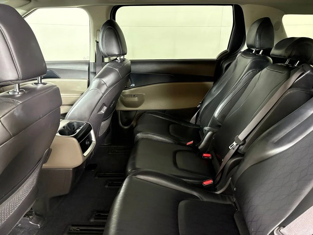 Used 2025 Gray Kia LXS image 37