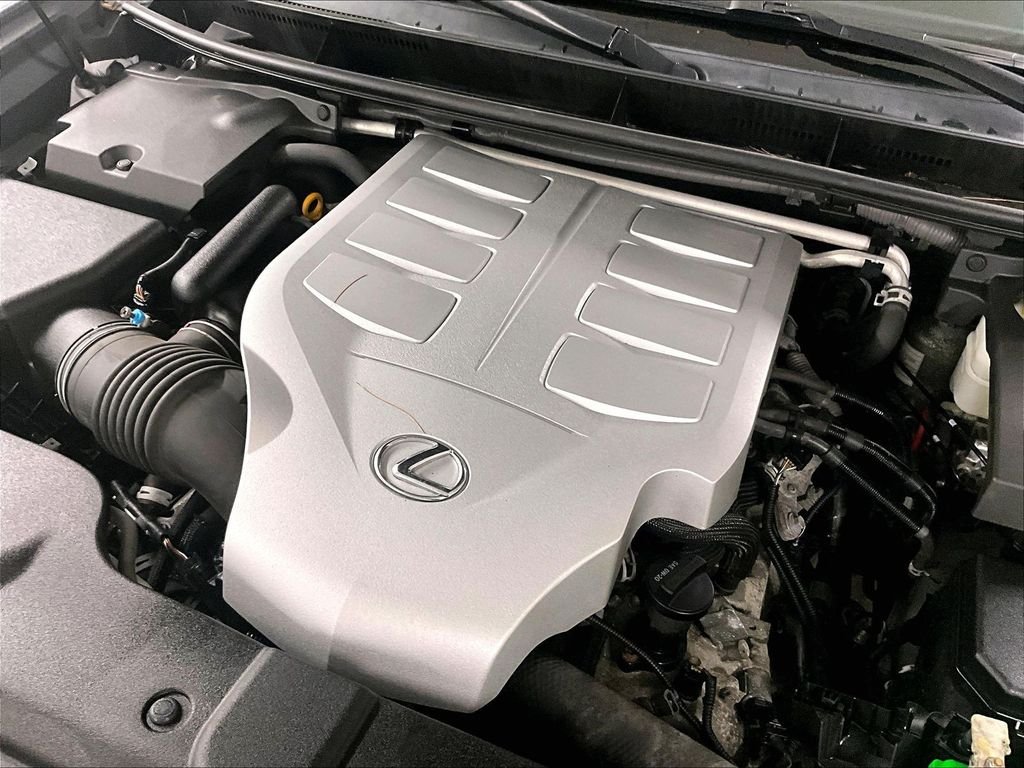 Used 2021 White Lexus 460 image 33