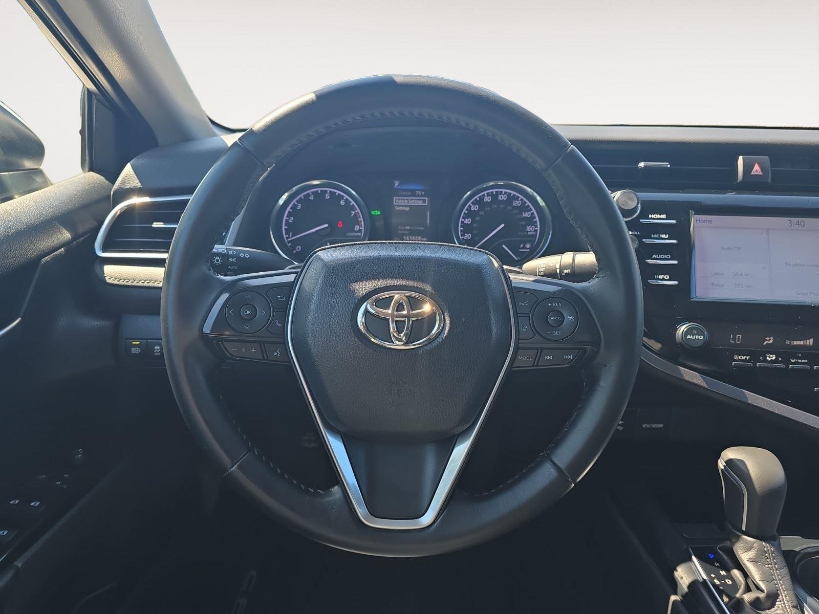 Used 2018 Super White Toyota SE image 11