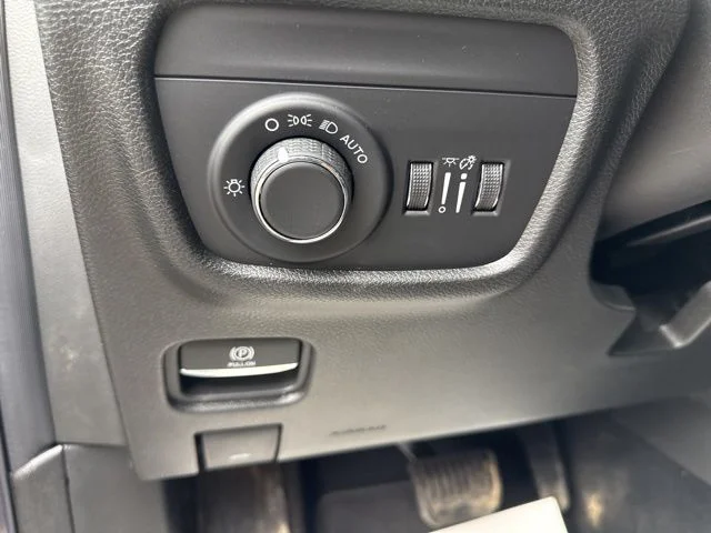 Used 2026 Gray Jeep Altitude image 28