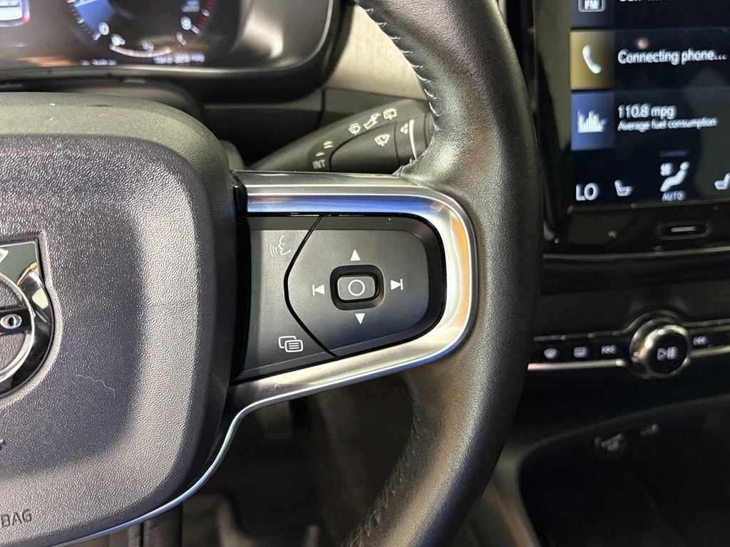 Used 2020 White Volvo T5 Inscription image 21