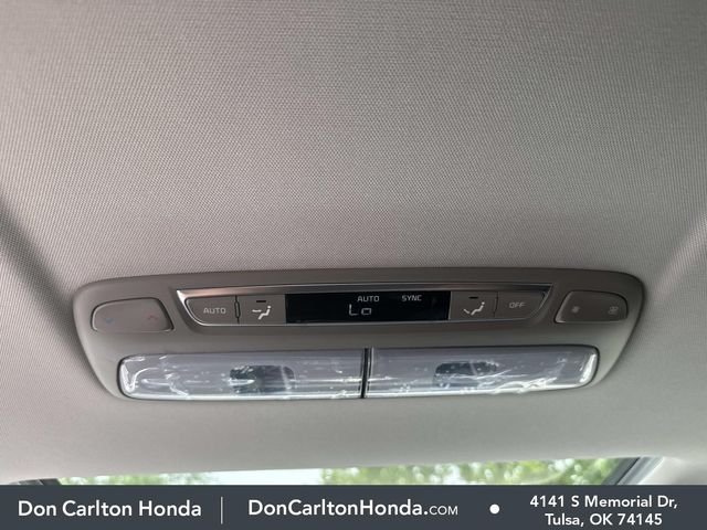 Used 2022 White Pearl Kia EX image 15