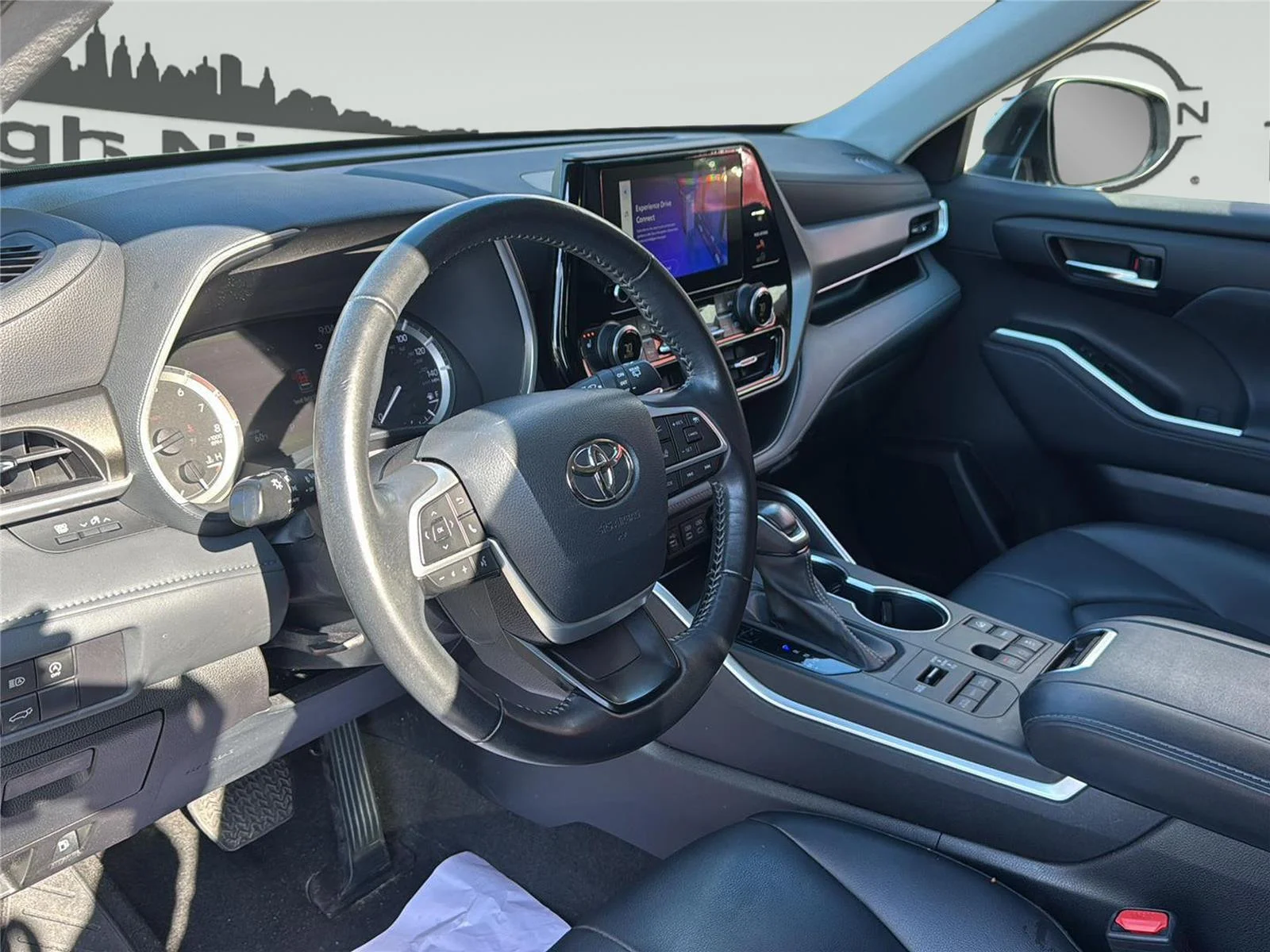 2023 Toyota Highlander XLE - Photo 13